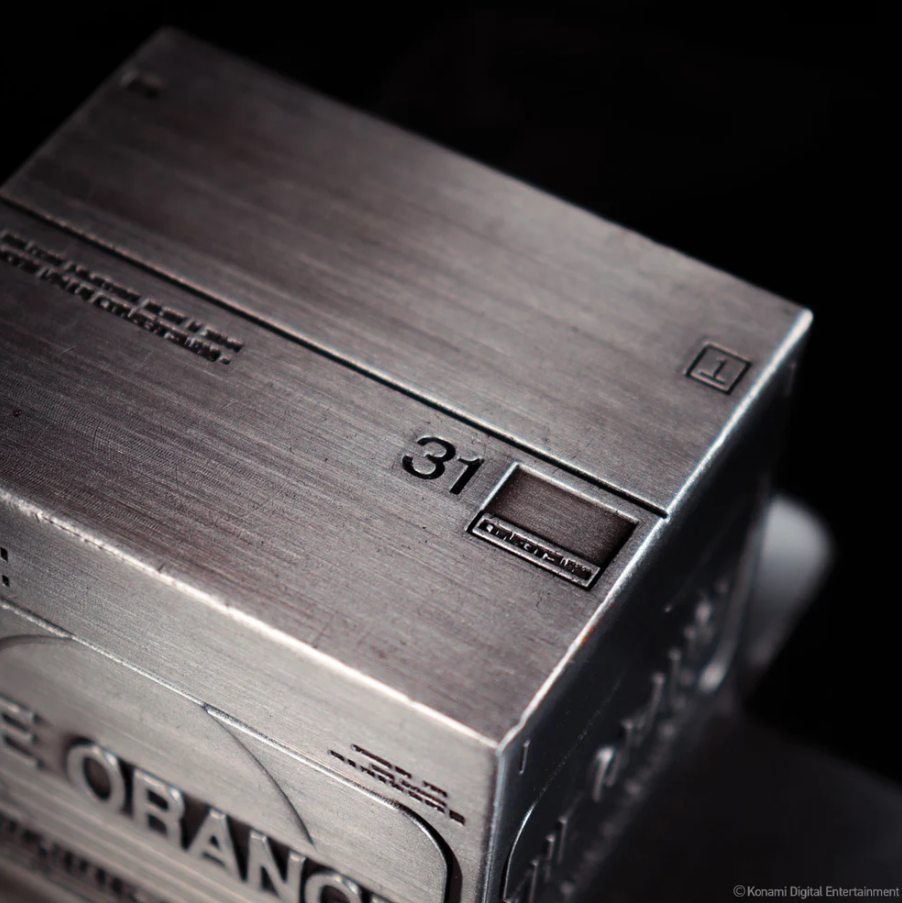 Metal Gear Solid - Cardboard Box Metal Replica