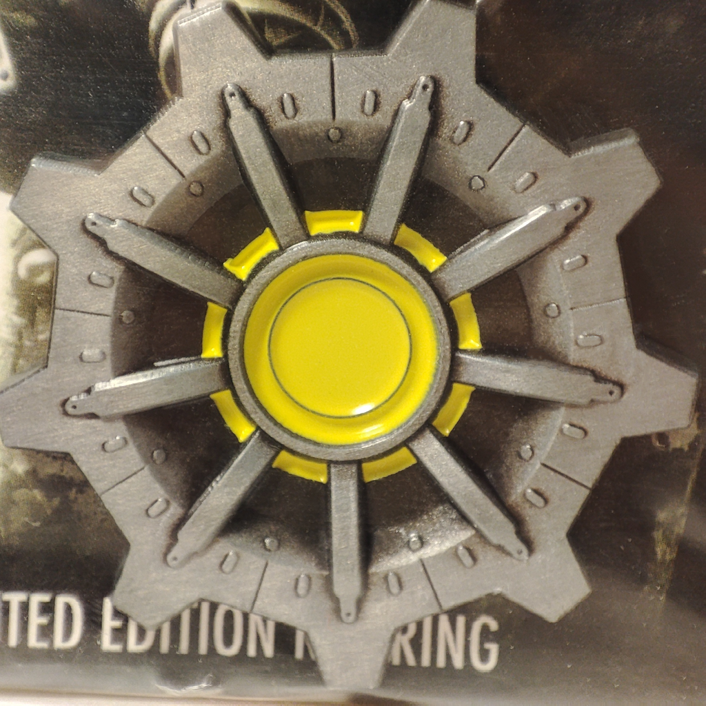 Fallout - Vault Door Limited Edition Keychain