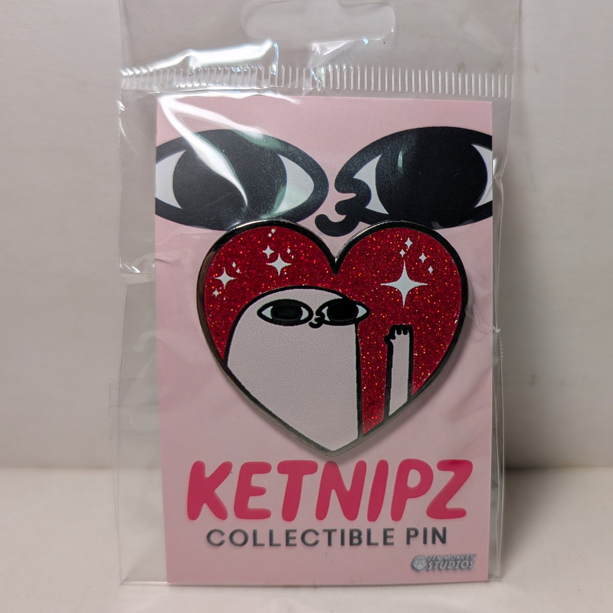 Ketnipz - Glitter Heart Enamel Pin