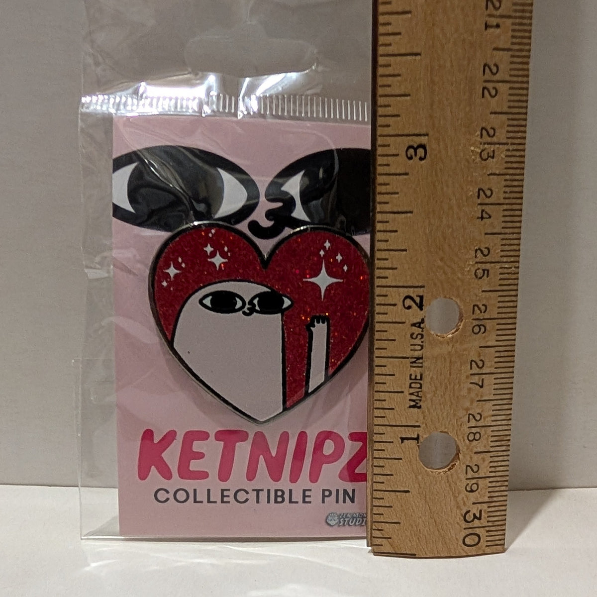 Ketnipz - Glitter Heart Enamel Pin