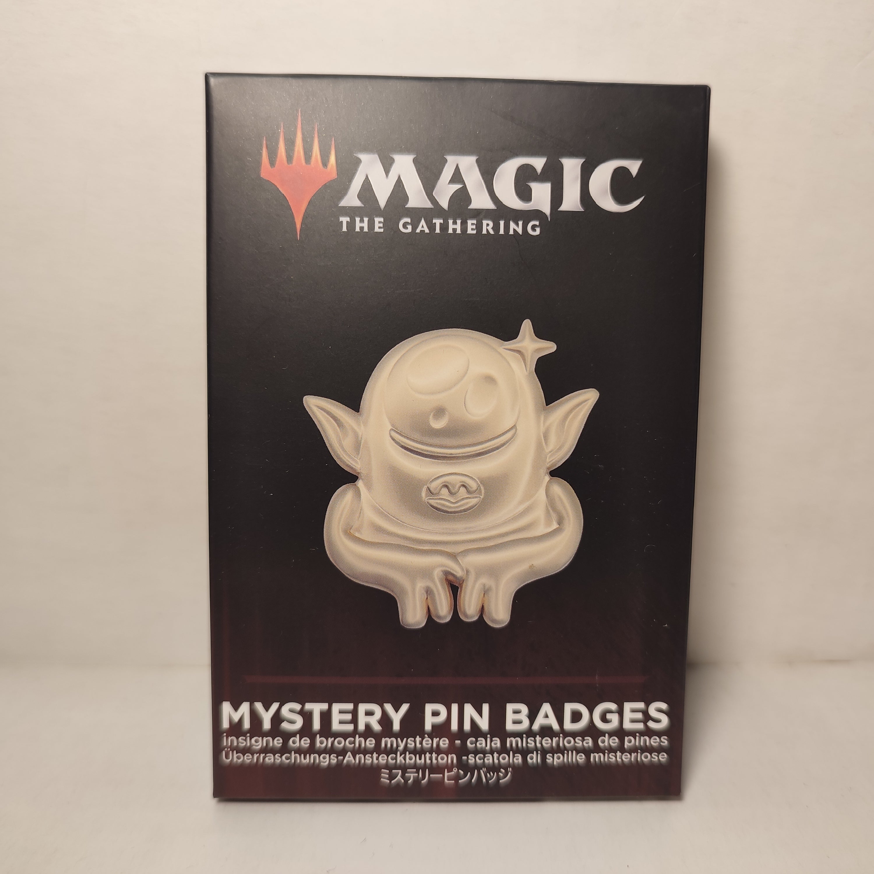 Magic The Gathering - Mystery Pin Badger Series Box (1 Random Pin)
