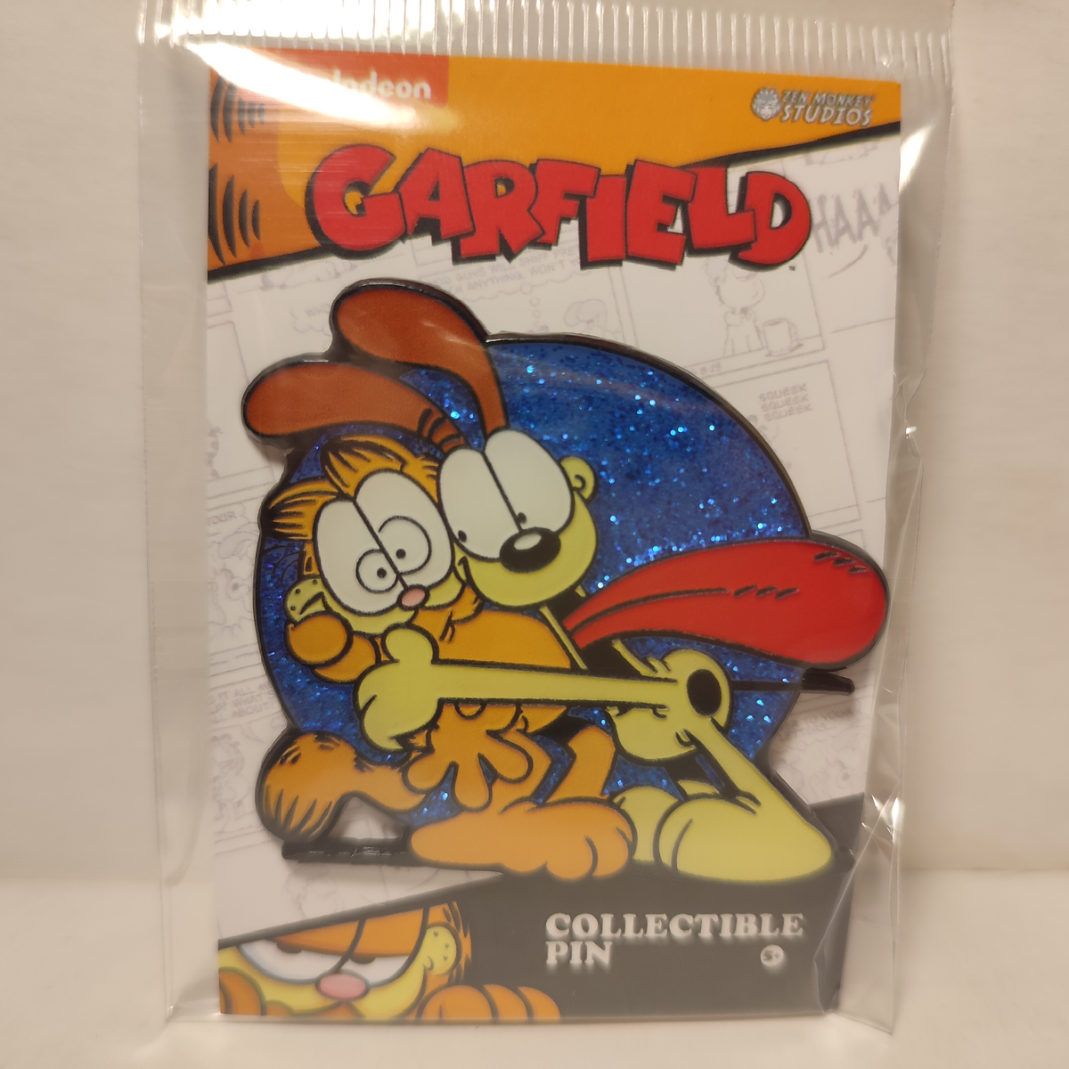 Garfield - Odie's Hug Enamel Pin