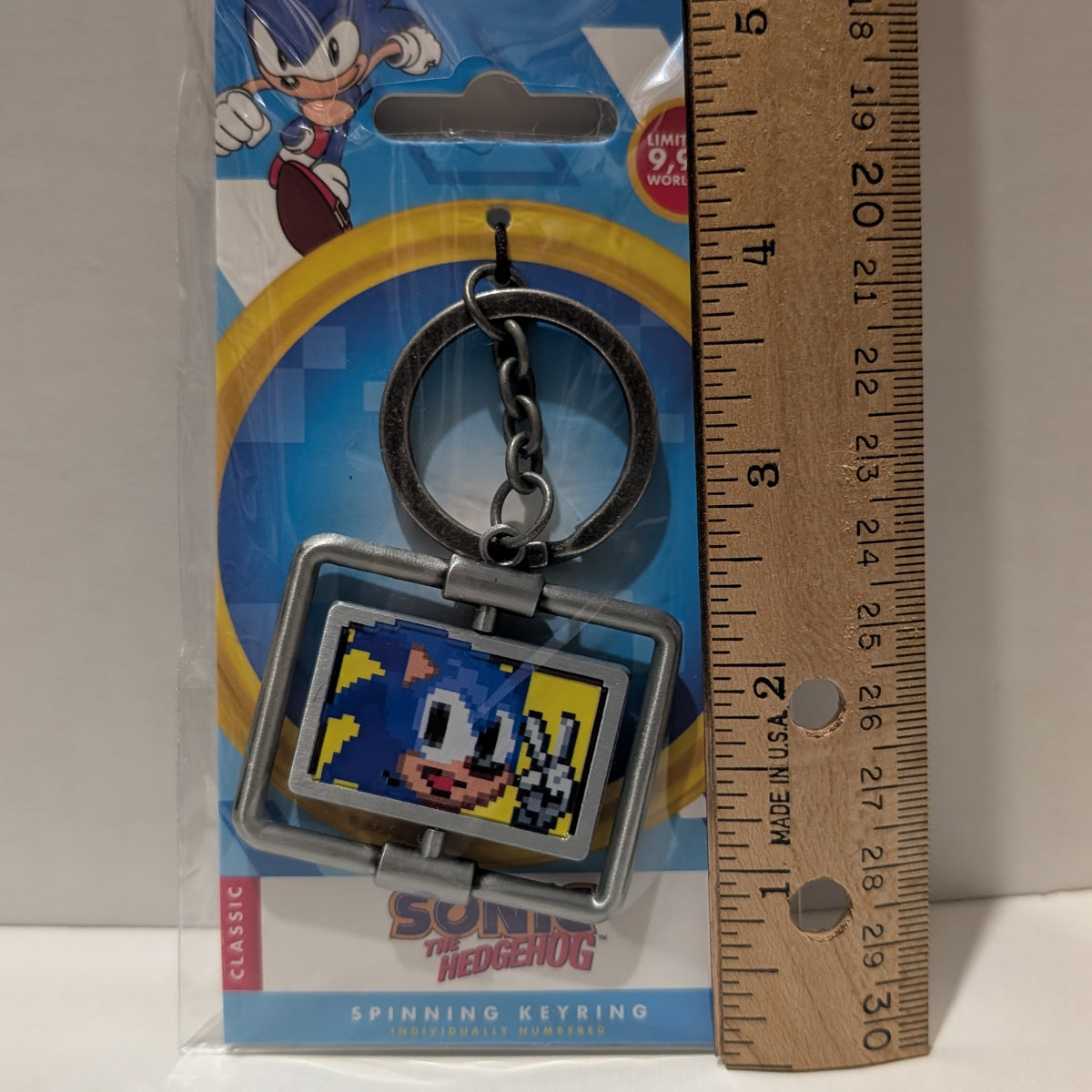 Sonic The Hedgehog - Spinning Metal Keychain