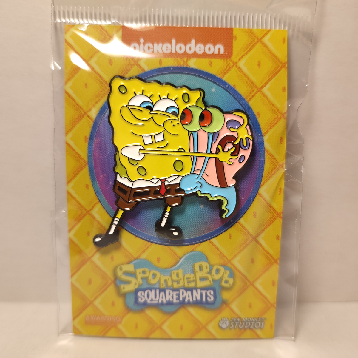 Spongebob Squarepants - Spongebob Hugging Gary Enamel Pin